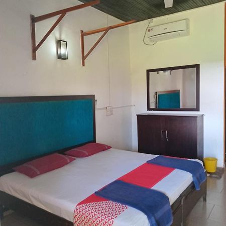 Ceylonica Beach Hotel Negombo Buitenkant foto