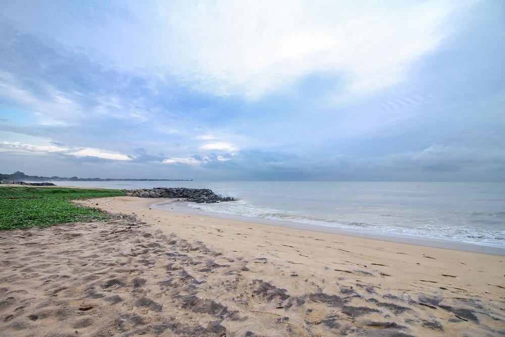 Ceylonica Beach Hotel Negombo Buitenkant foto