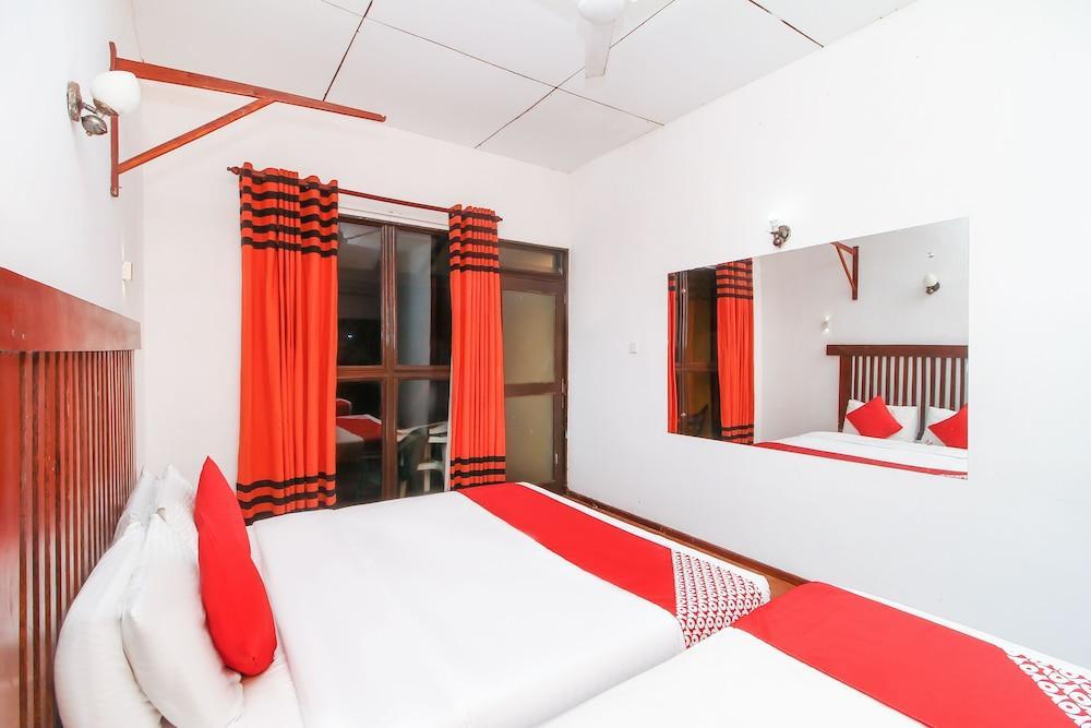 Ceylonica Beach Hotel Negombo Buitenkant foto