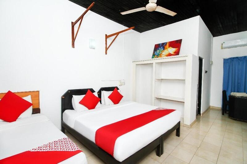 Ceylonica Beach Hotel Negombo Buitenkant foto