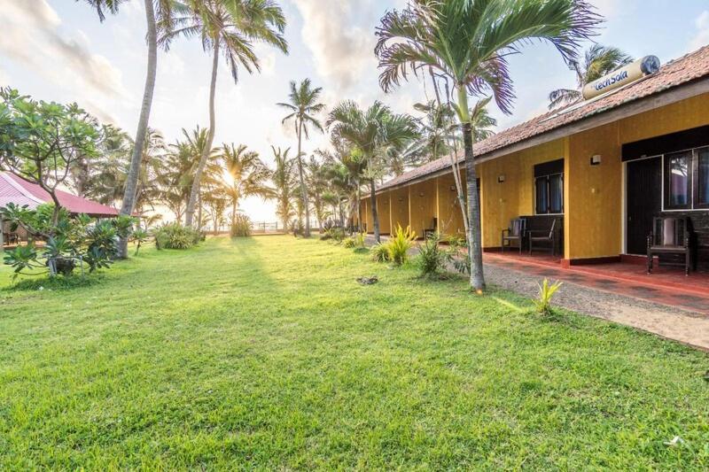 Ceylonica Beach Hotel Negombo Buitenkant foto