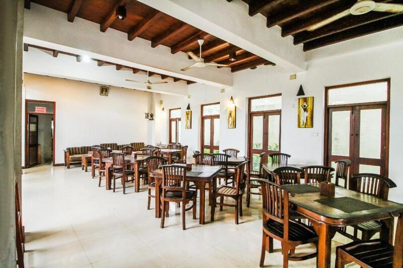 Ceylonica Beach Hotel Negombo Buitenkant foto