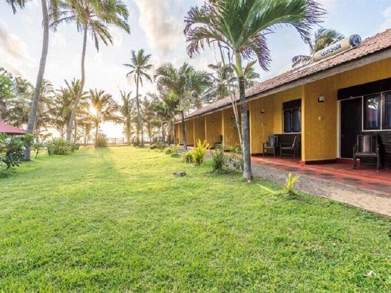 Ceylonica Beach Hotel Negombo Buitenkant foto