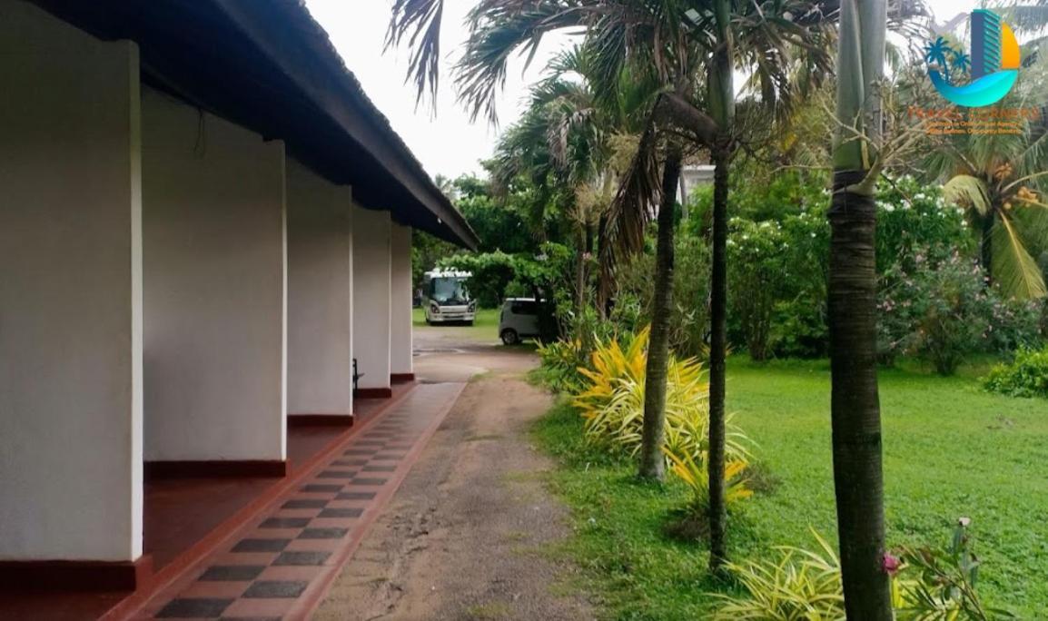 Ceylonica Beach Hotel Negombo Buitenkant foto