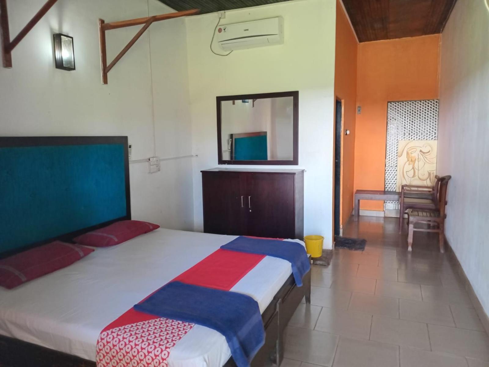 Ceylonica Beach Hotel Negombo Buitenkant foto