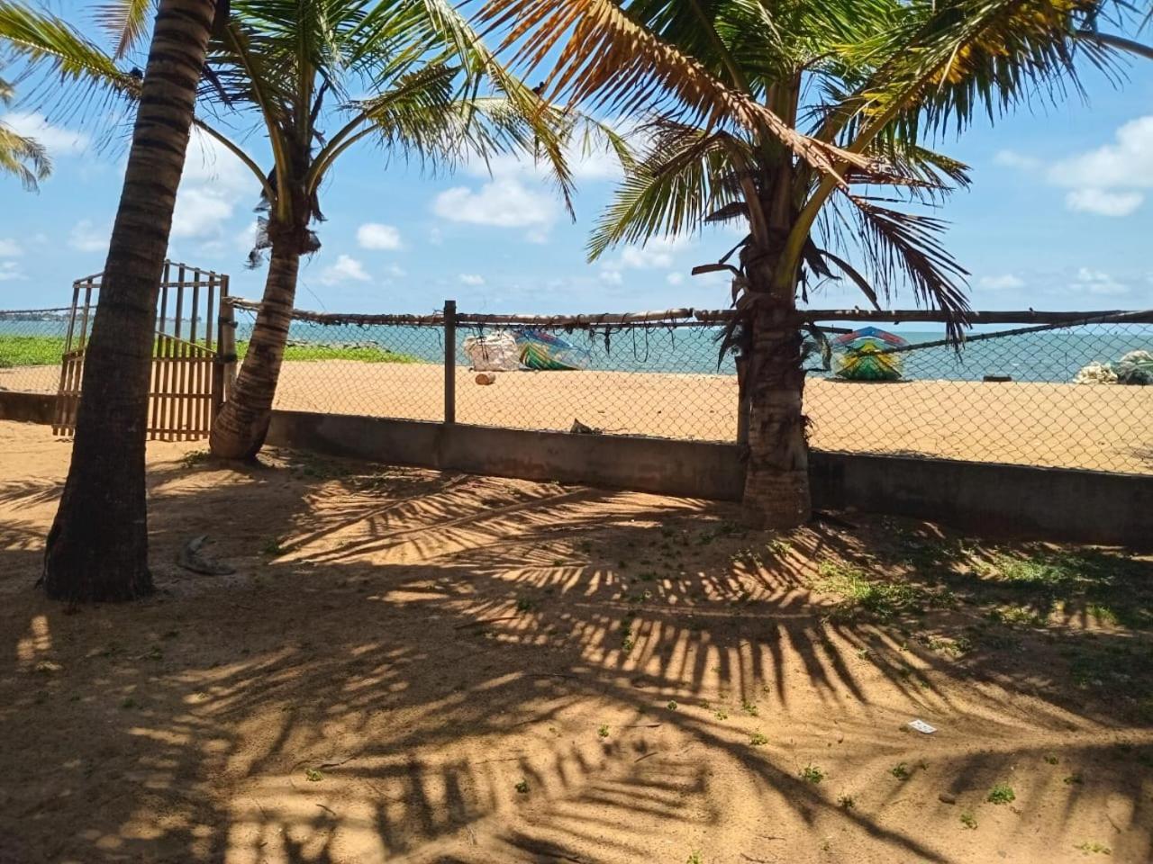 Ceylonica Beach Hotel Negombo Buitenkant foto