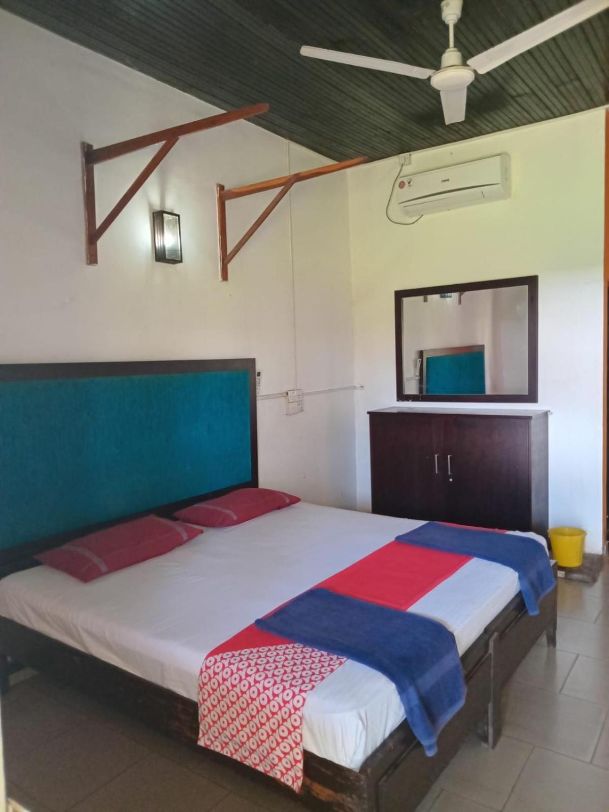 Ceylonica Beach Hotel Negombo Buitenkant foto