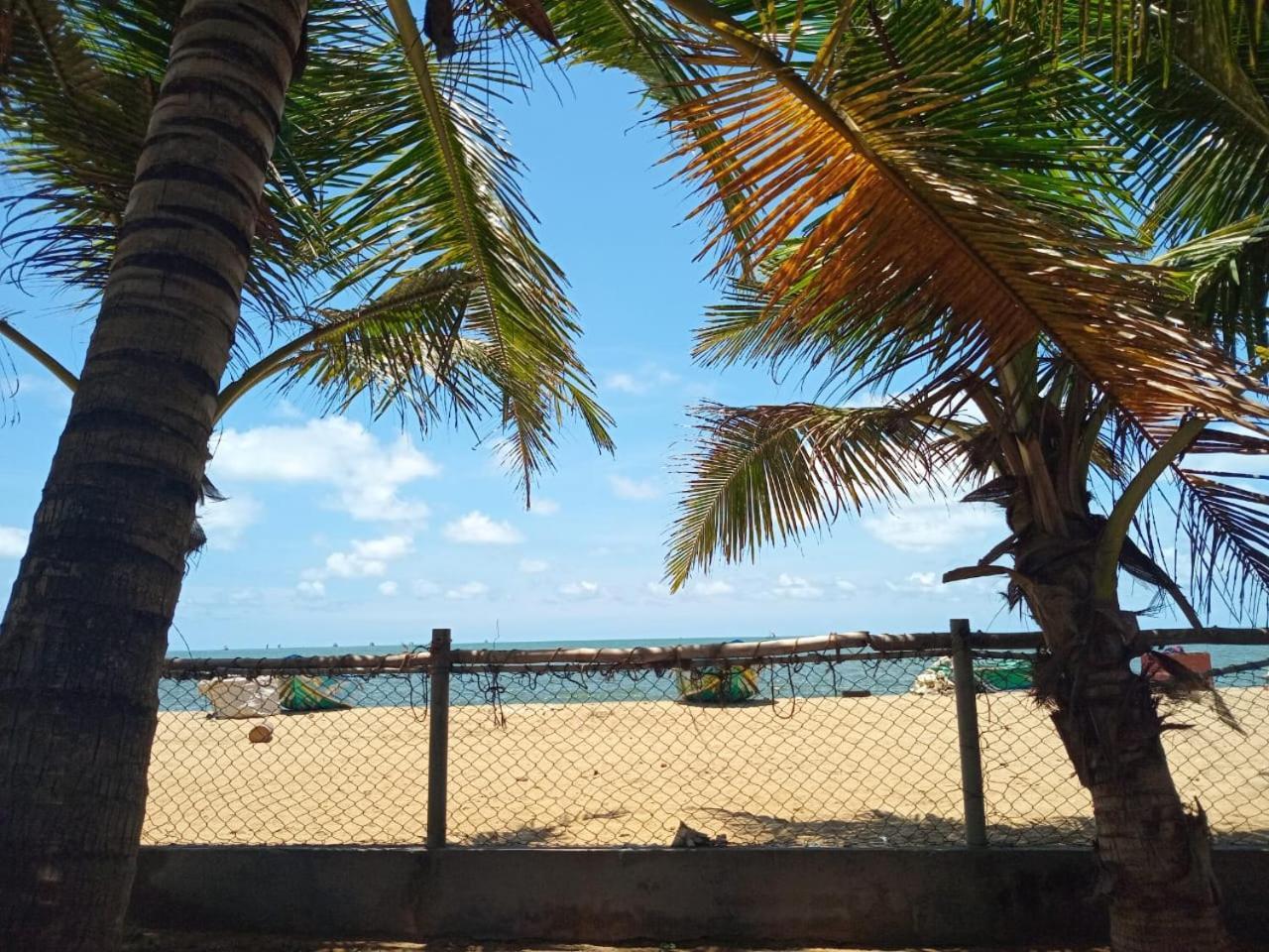 Ceylonica Beach Hotel Negombo Buitenkant foto