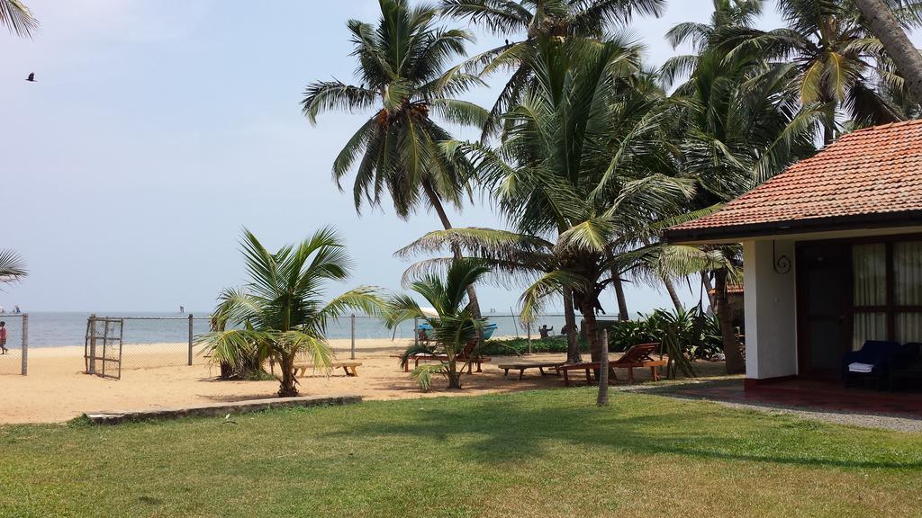 Ceylonica Beach Hotel Negombo Buitenkant foto