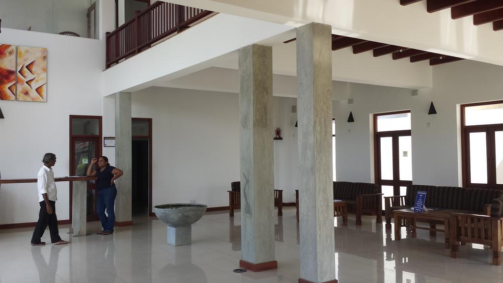 Ceylonica Beach Hotel Negombo Buitenkant foto